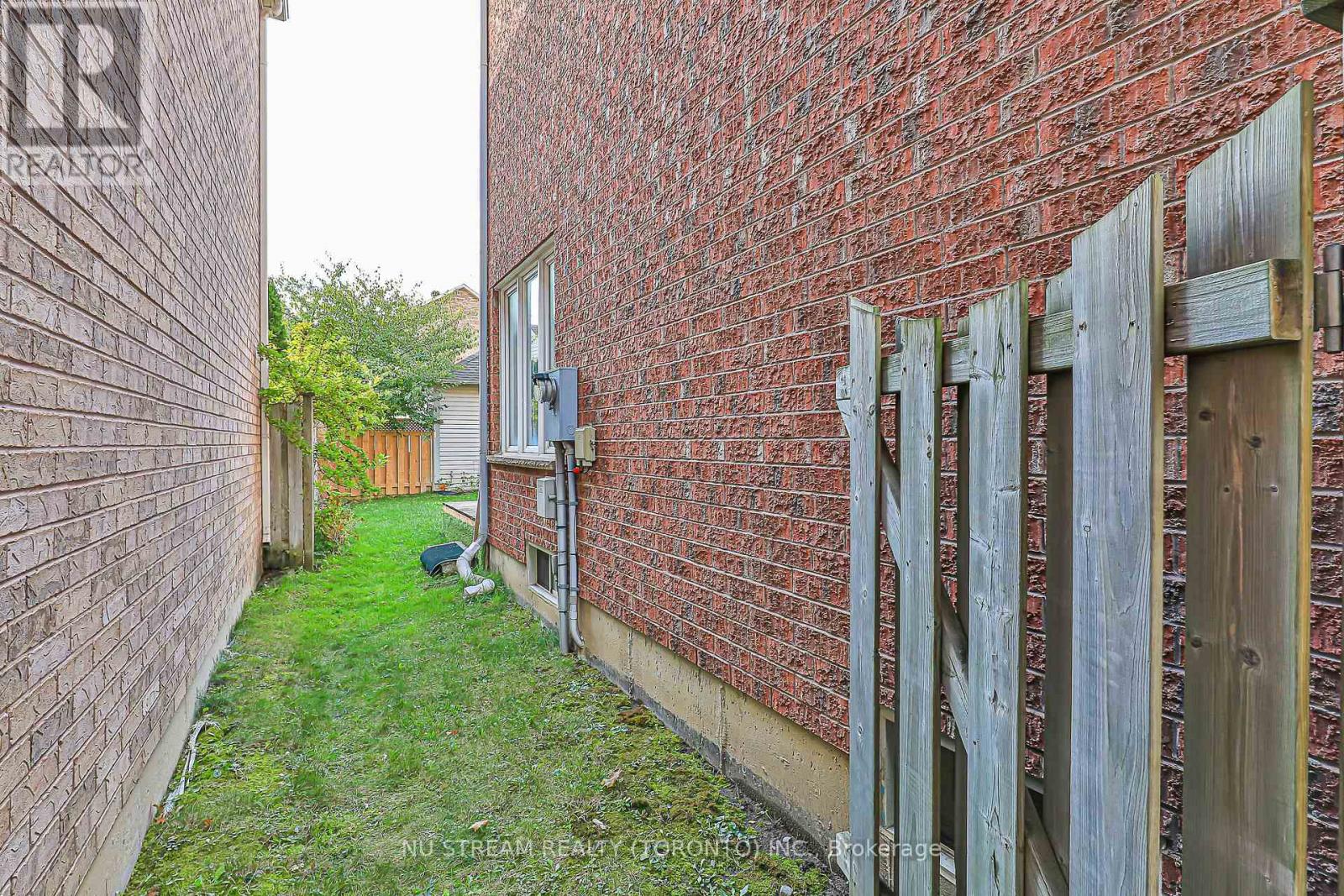 46 Country Glen Road, Markham, Ontario  L6B 1B5 - Photo 45 - N12742146