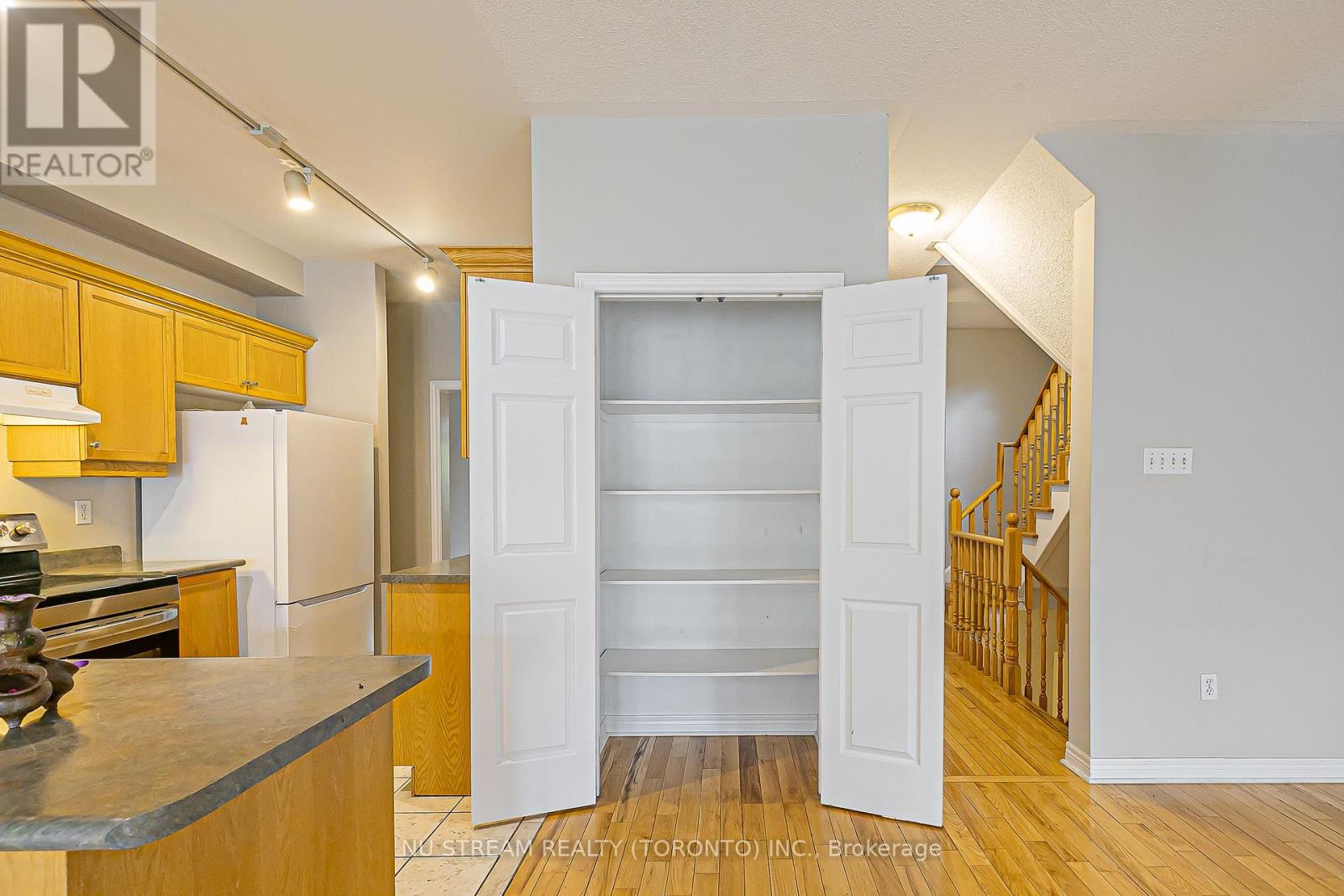 46 Country Glen Road, Markham, Ontario  L6B 1B5 - Photo 18 - N12742146