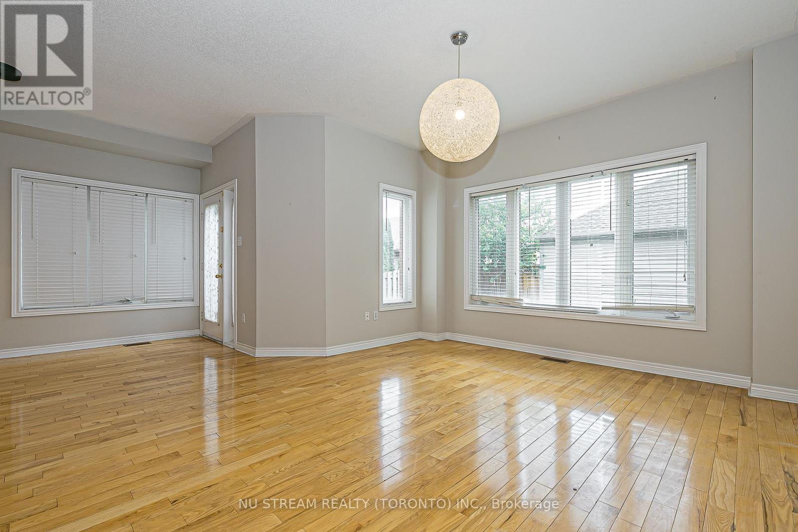 46 Country Glen Road, Markham, Ontario  L6B 1B5 - Photo 10 - N12742146