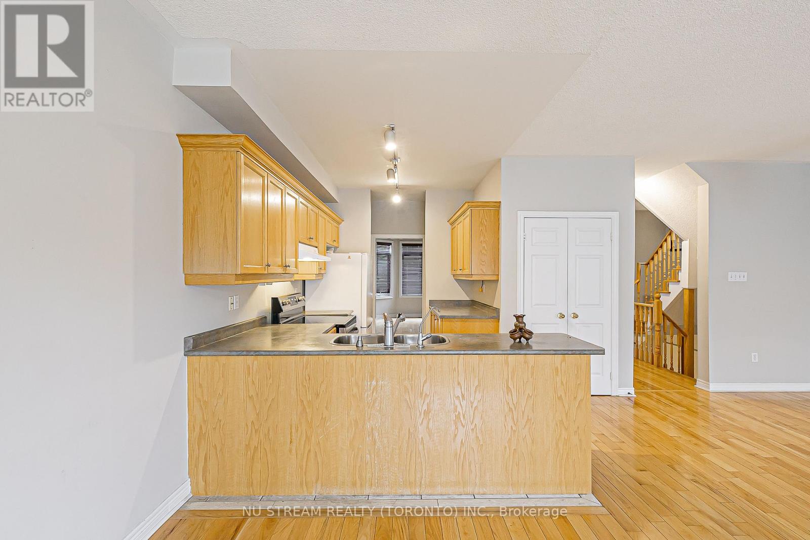 46 Country Glen Road, Markham, Ontario  L6B 1B5 - Photo 12 - N12742146