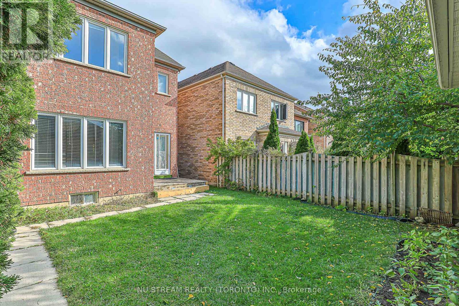 46 Country Glen Road, Markham, Ontario  L6B 1B5 - Photo 48 - N12742146