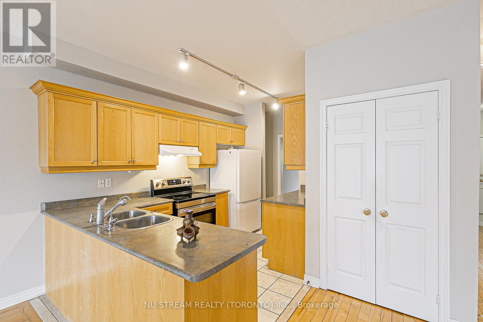 46 Country Glen Road, Markham, Ontario  L6B 1B5 - Photo 13 - N12742146