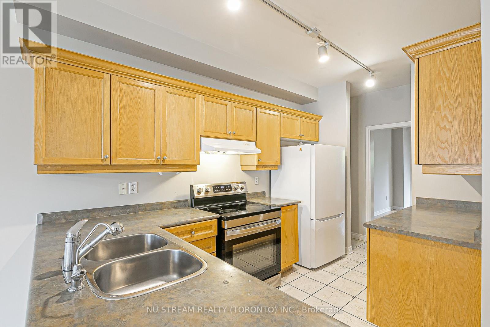 46 Country Glen Road, Markham, Ontario  L6B 1B5 - Photo 14 - N12742146