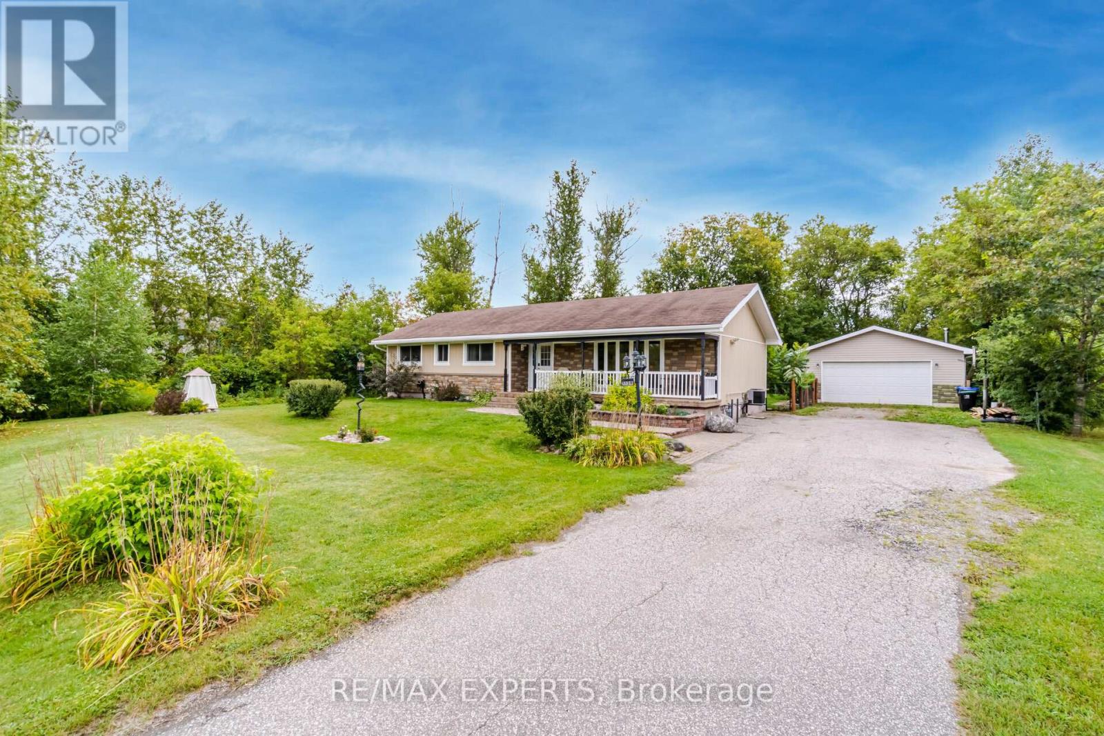 1139 Belle Aire Beach Road, Innisfil, Ontario  L0L 1C0 - Photo 3 - N12745138