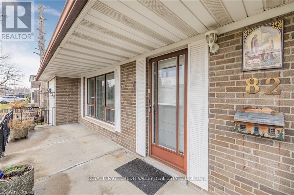 82 Terra Cotta Crescent, Brampton, Ontario  L6W 1C1 - Photo 5 - W12197812