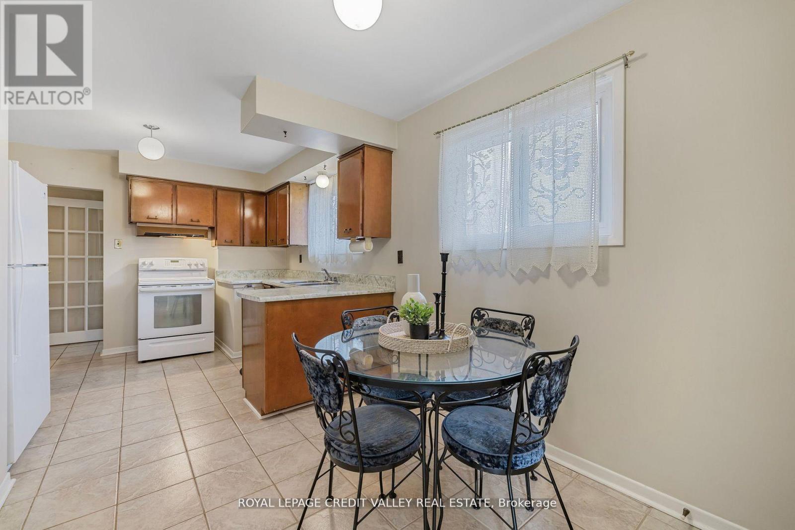 82 Terra Cotta Crescent, Brampton, Ontario  L6W 1C1 - Photo 12 - W12197812