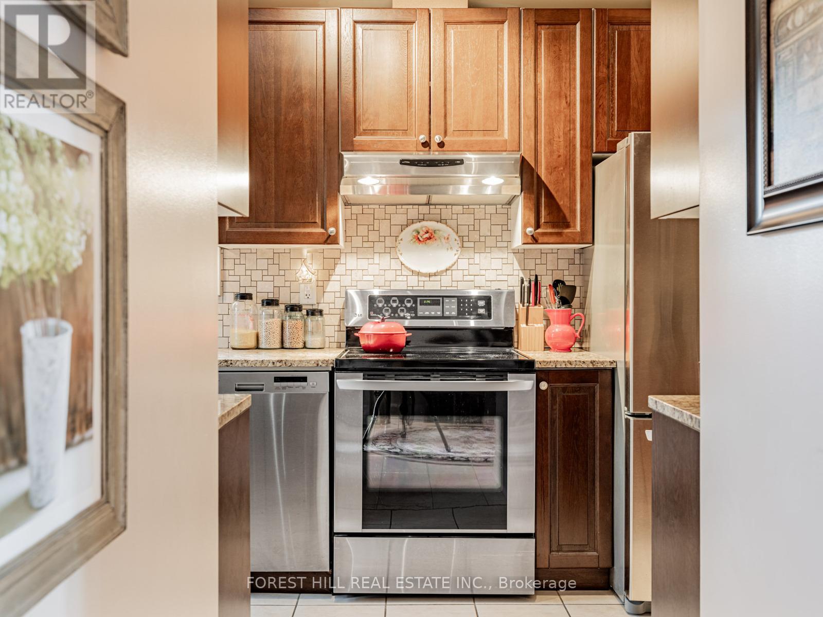 Th-A - 2 Clairtrell Road, Toronto, Ontario  M2N 7H5 - Photo 5 - C12752856