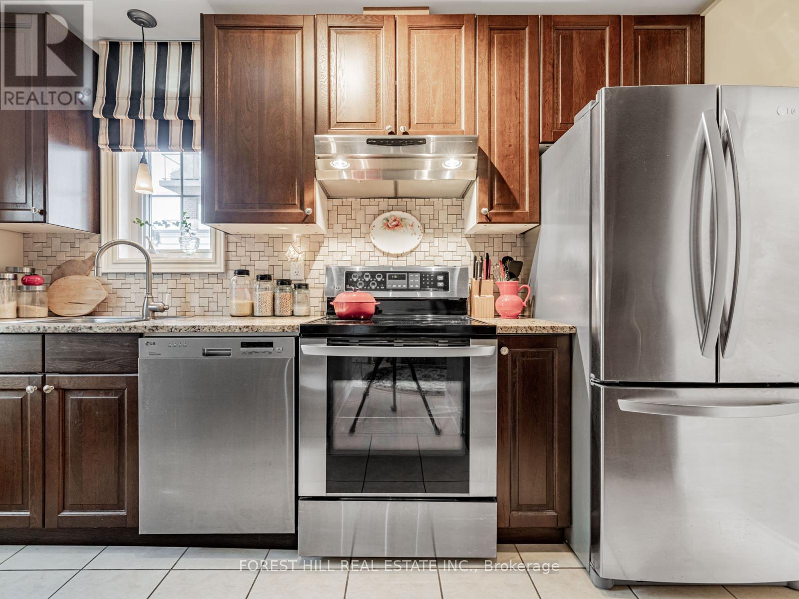 Th-A - 2 Clairtrell Road, Toronto, Ontario  M2N 7H5 - Photo 8 - C12752856