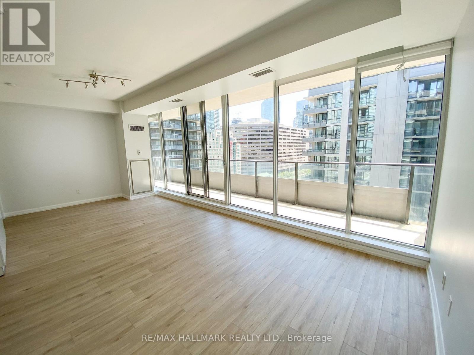 1533 - 111 Elizabeth Street, Toronto, Ontario  M5G 1P7 - Photo 3 - C12752936