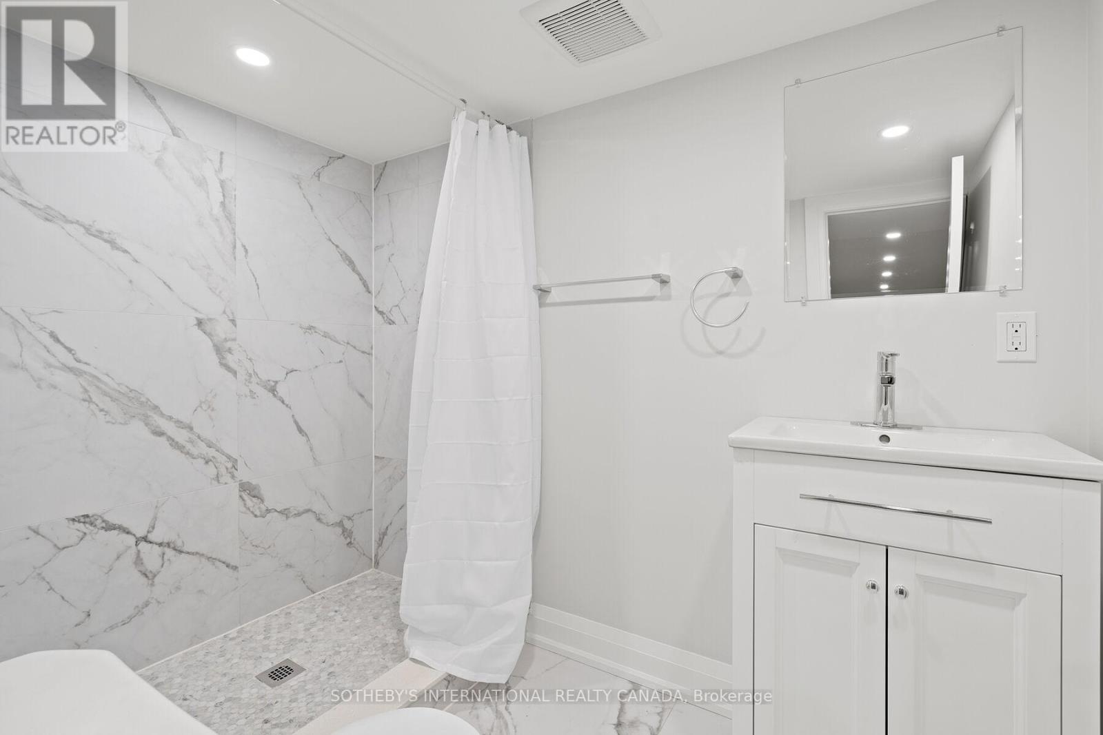 Lower - 30 Strathgowan Avenue, Toronto, Ontario  M4N 1B9 - Photo 16 - C12752944