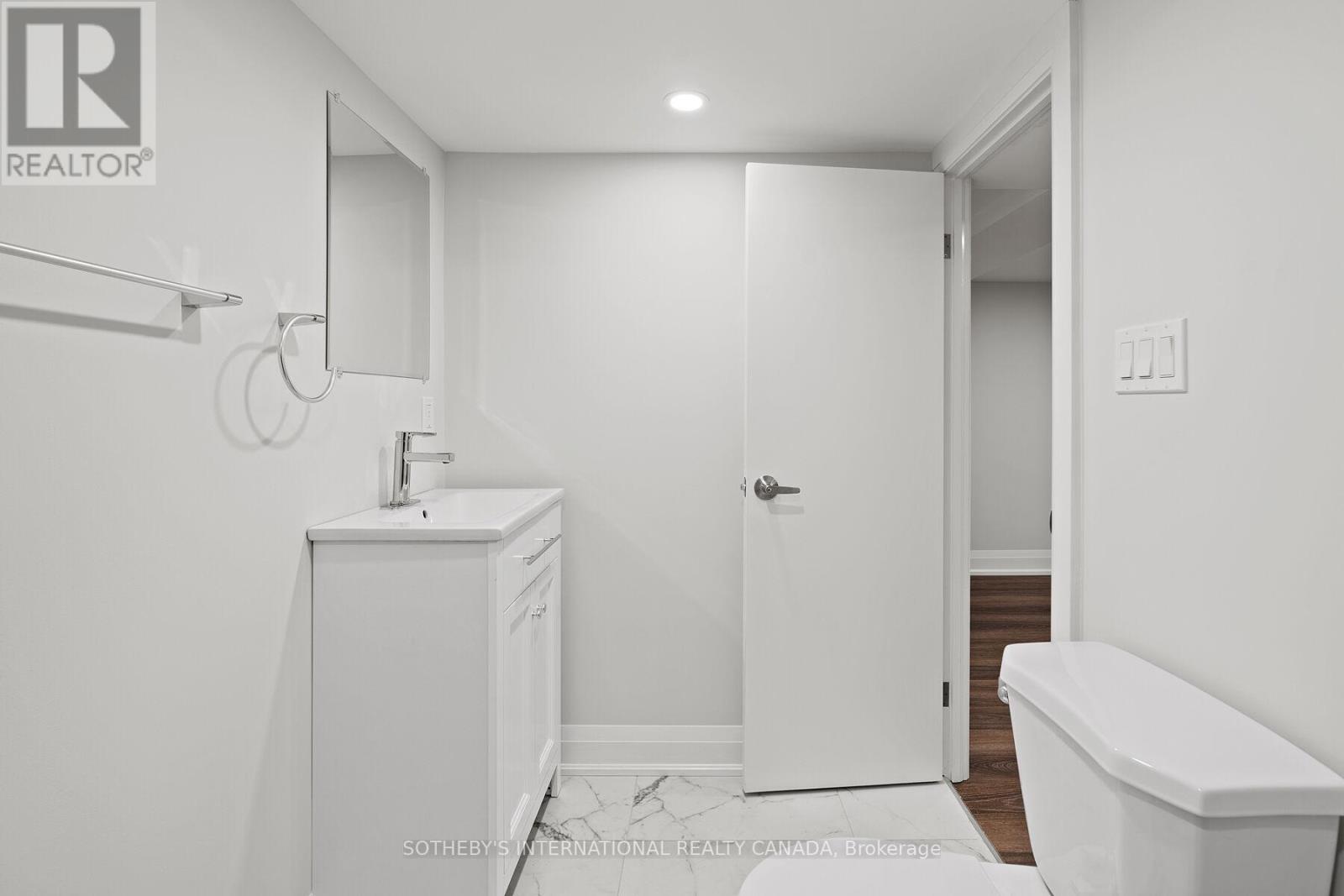 Lower - 30 Strathgowan Avenue, Toronto, Ontario  M4N 1B9 - Photo 17 - C12752944