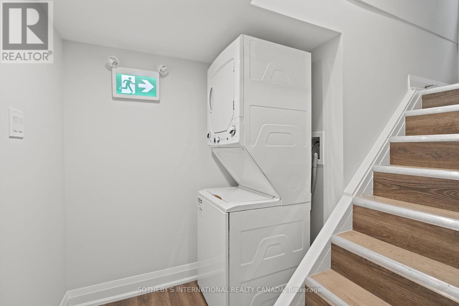 Lower - 30 Strathgowan Avenue, Toronto, Ontario  M4N 1B9 - Photo 18 - C12752944