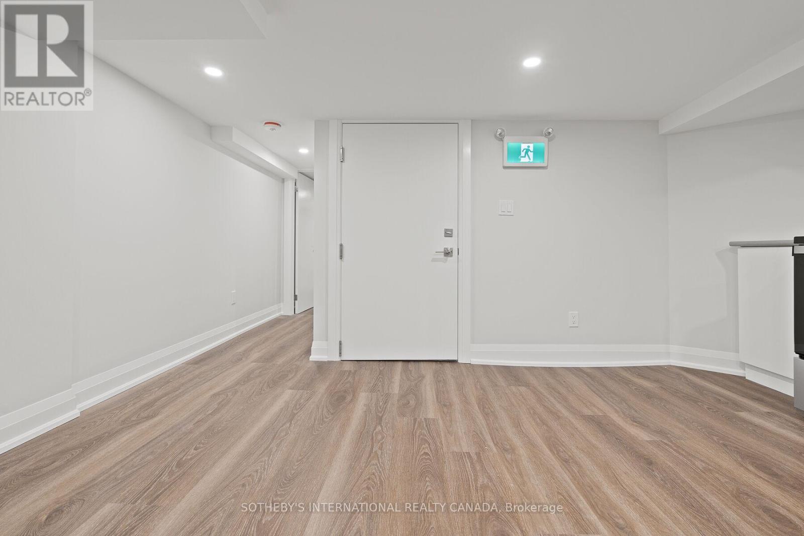 Lower - 30 Strathgowan Avenue, Toronto, Ontario  M4N 1B9 - Photo 3 - C12752944