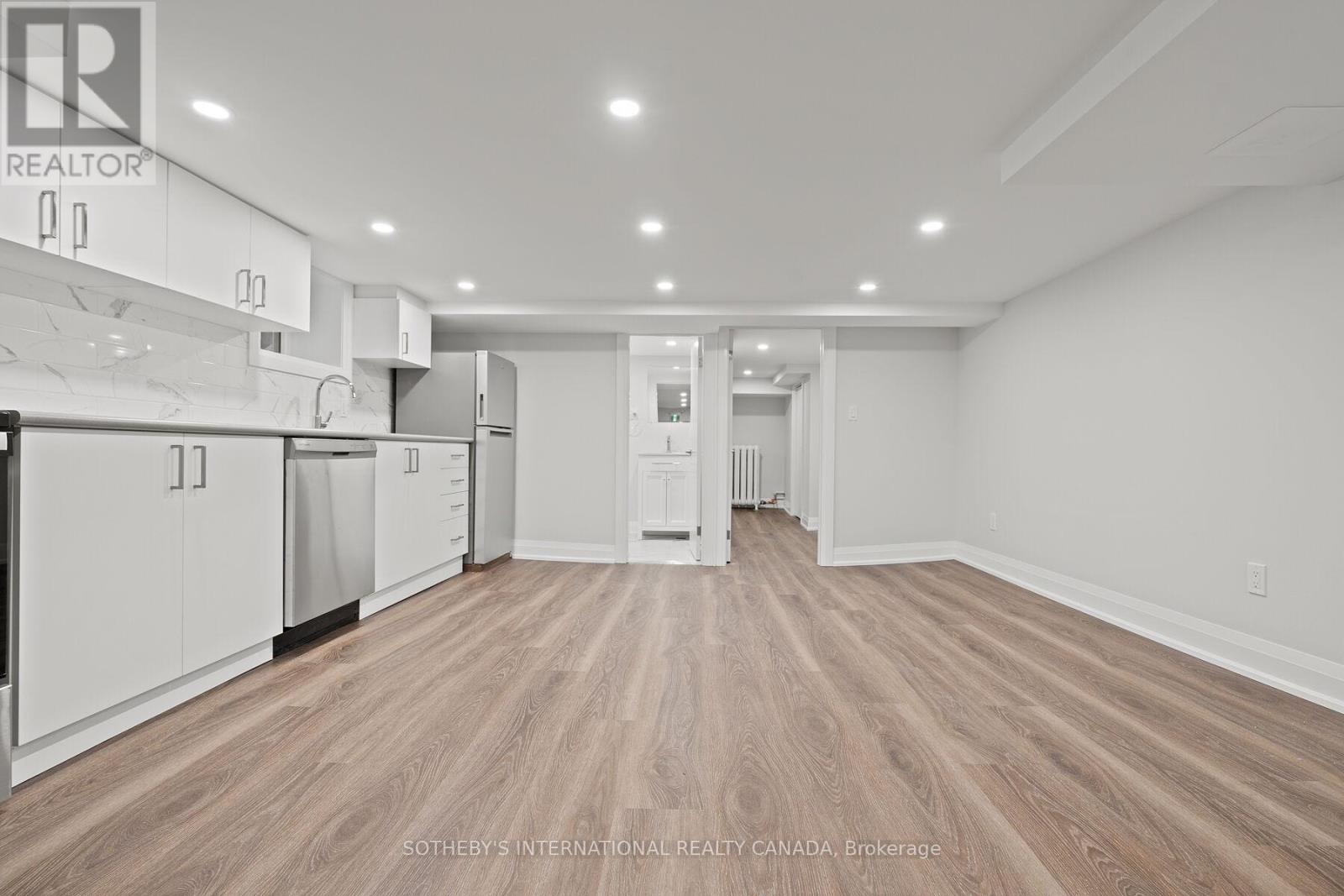 Lower - 30 Strathgowan Avenue, Toronto, Ontario  M4N 1B9 - Photo 5 - C12752944