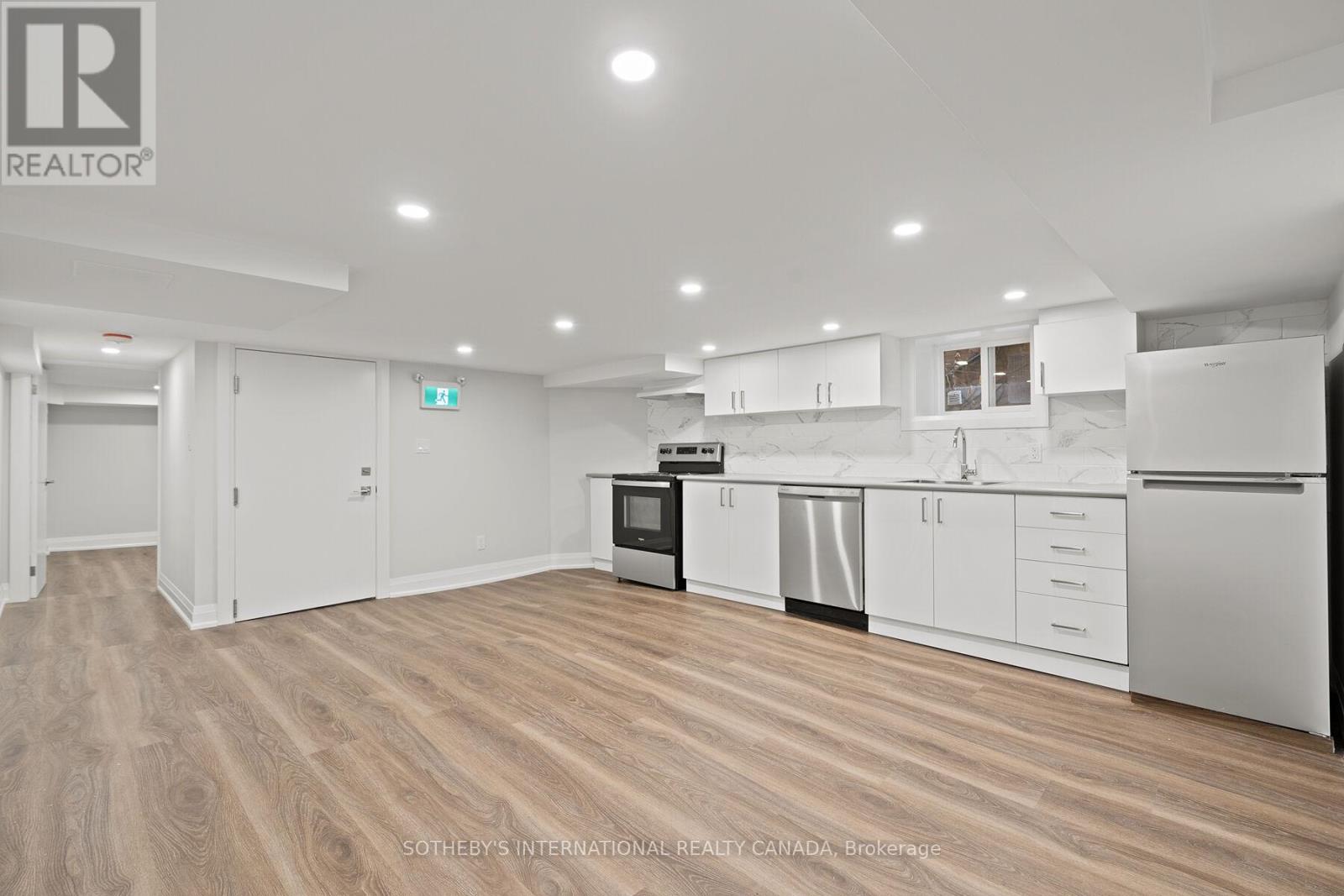 Lower - 30 Strathgowan Avenue, Toronto, Ontario  M4N 1B9 - Photo 7 - C12752944