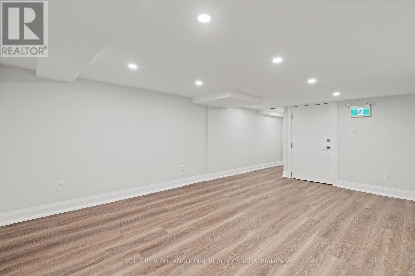 Lower - 30 Strathgowan Avenue, Toronto, Ontario  M4N 1B9 - Photo 8 - C12752944