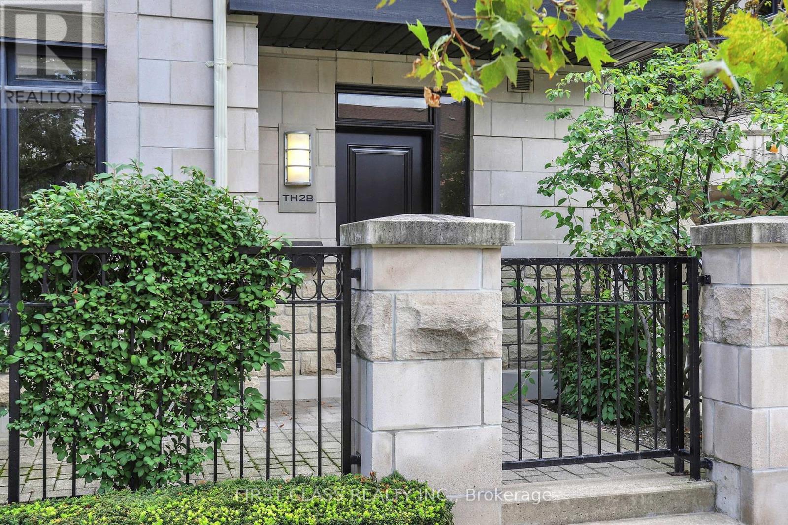 Th 28 - 9 Oakburn Crescent, Toronto, Ontario  M2N 2T5 - Photo 4 - C12753076