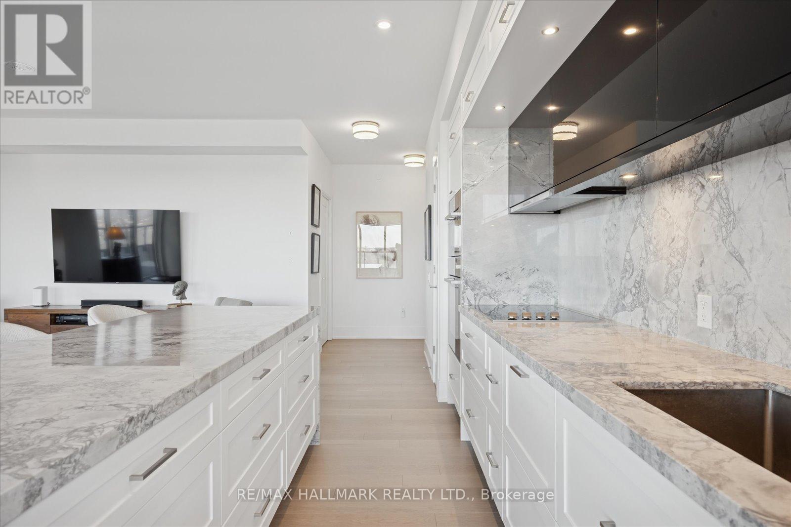 10 Inn On The Park Drive, Toronto (Banbury-Don Mills), Ontario  M3C 0P9 - Photo 22 - C12753106