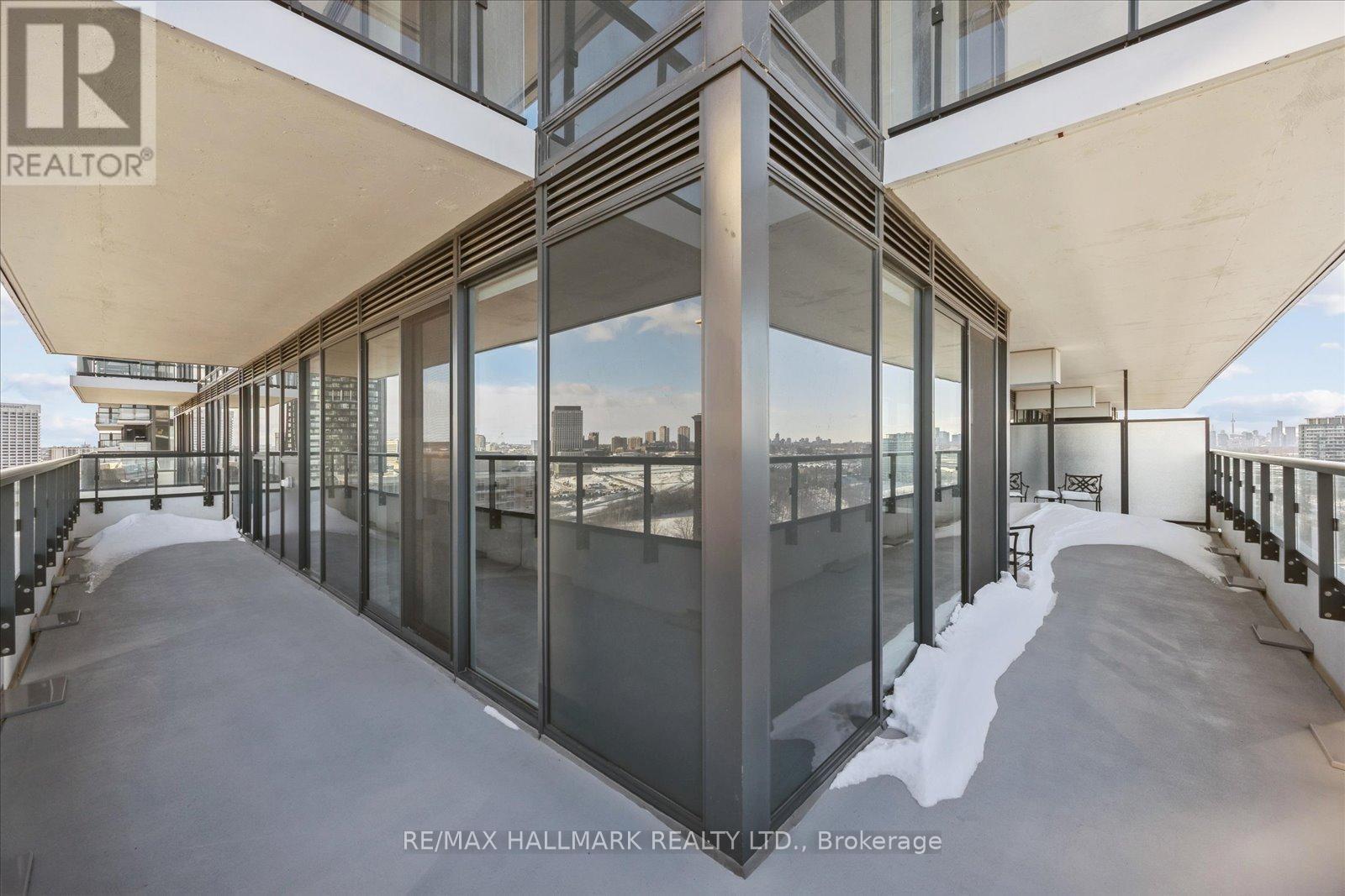 10 Inn On The Park Drive, Toronto (Banbury-Don Mills), Ontario  M3C 0P9 - Photo 36 - C12753106