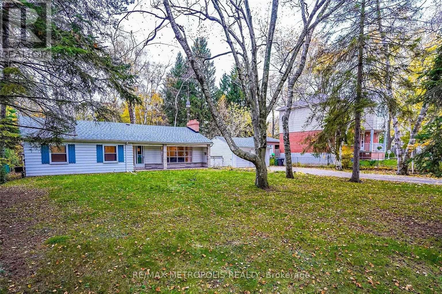 366 BEECHGROVE DRIVE, Toronto, Ontario