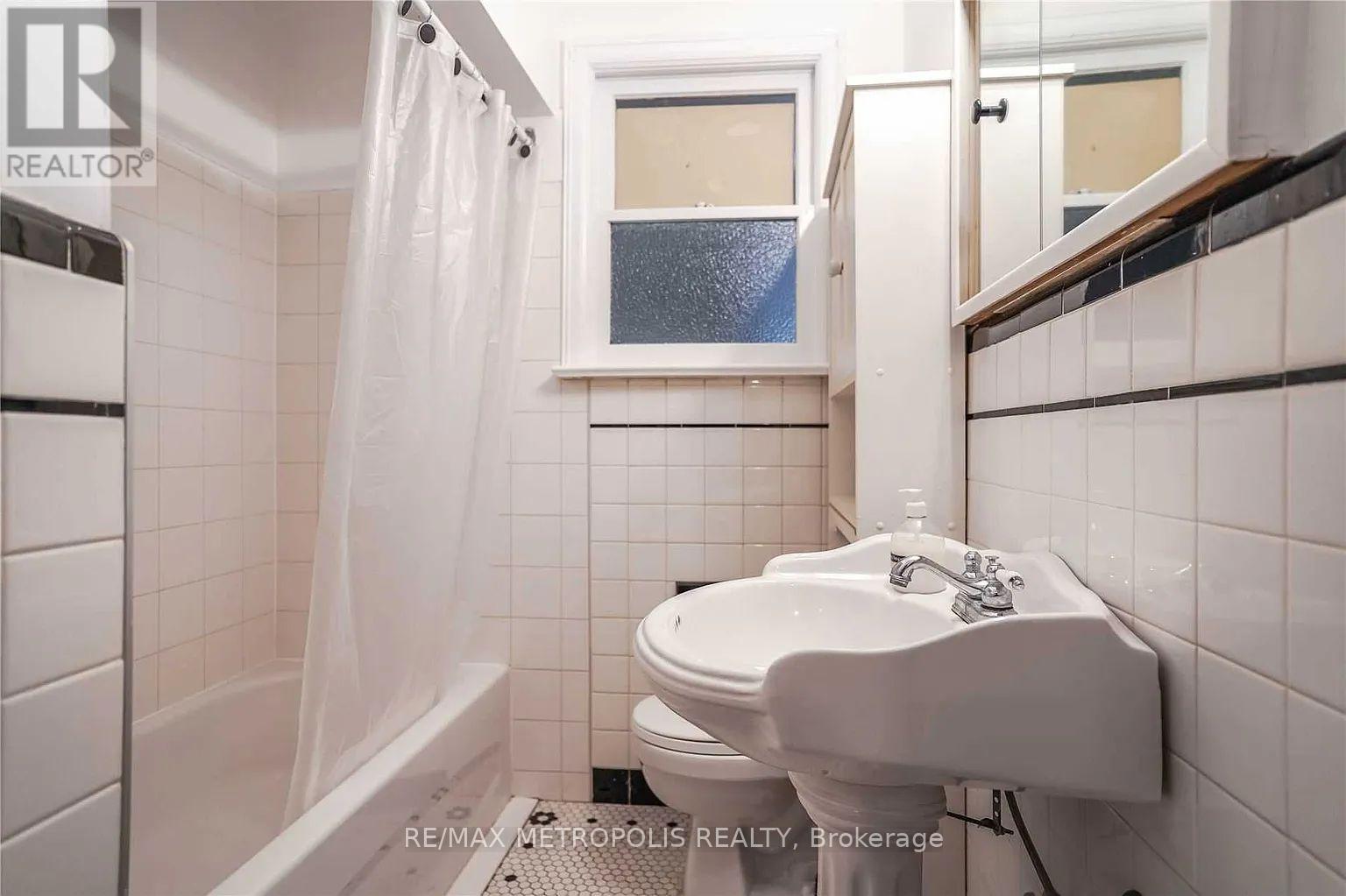 366 Beechgrove Drive, Toronto, Ontario  M1E 4A5 - Photo 3 - E12753066