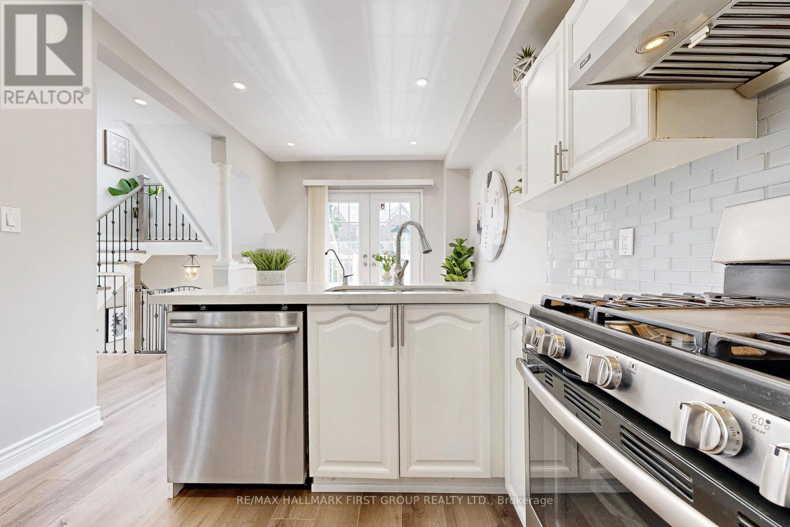 10 - 575 Steeple Hill, Pickering, Ontario  L1V 7E4 - Photo 13 - E12753068