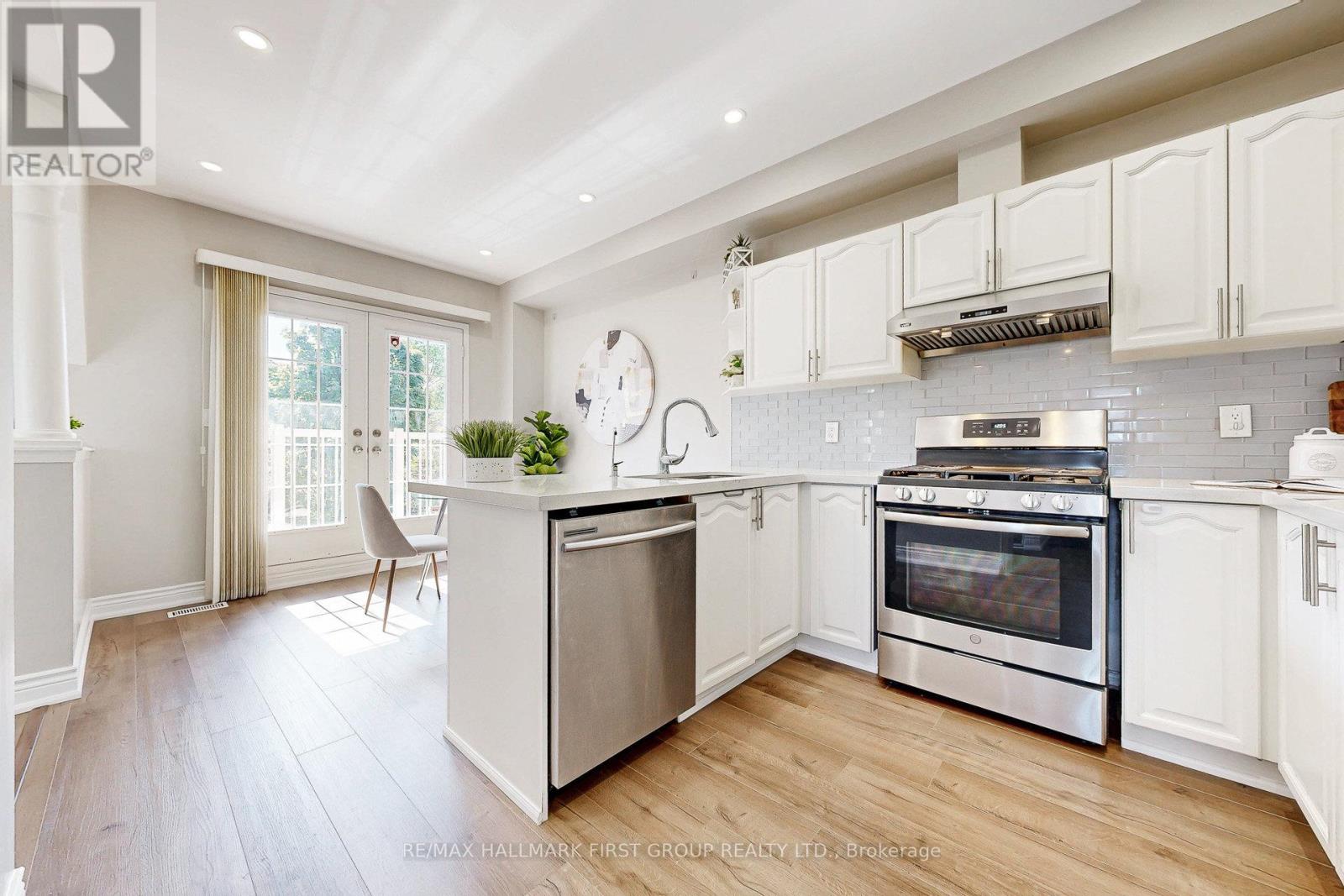 10 - 575 Steeple Hill, Pickering, Ontario  L1V 7E4 - Photo 14 - E12753068