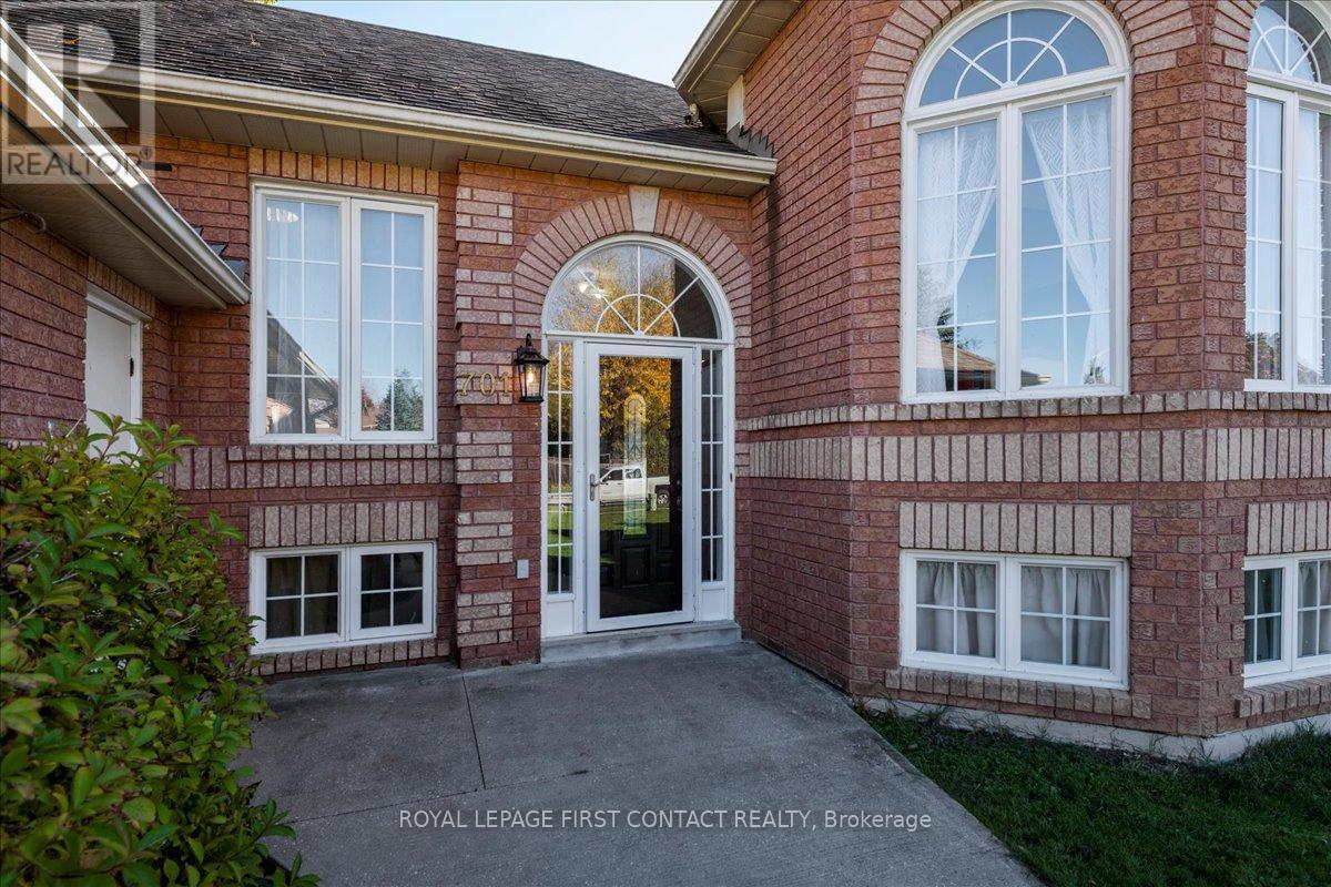 701 Happy Vale Drive, Innisfil, Ontario  L9S 2E6 - Photo 3 - N12752956