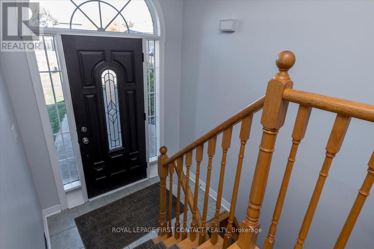 701 Happy Vale Drive, Innisfil, Ontario  L9S 2E6 - Photo 4 - N12752956