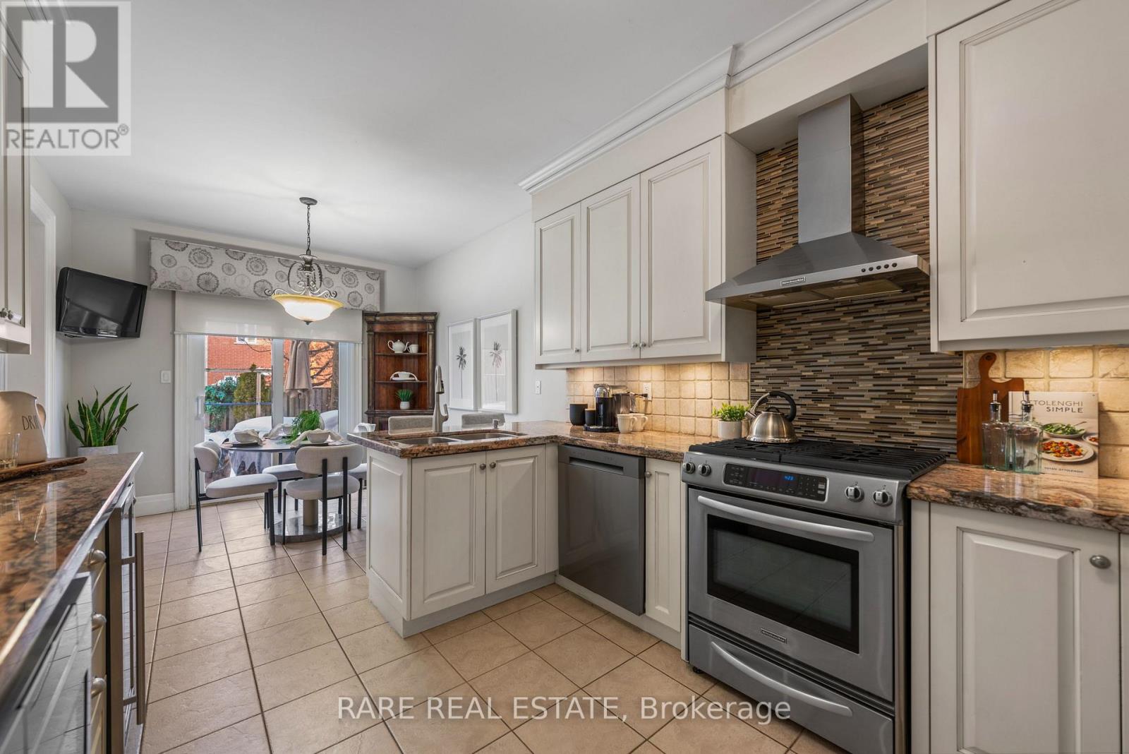 32 Strauss Road, Vaughan, Ontario  L4J 8Z6 - Photo 8 - N12753072