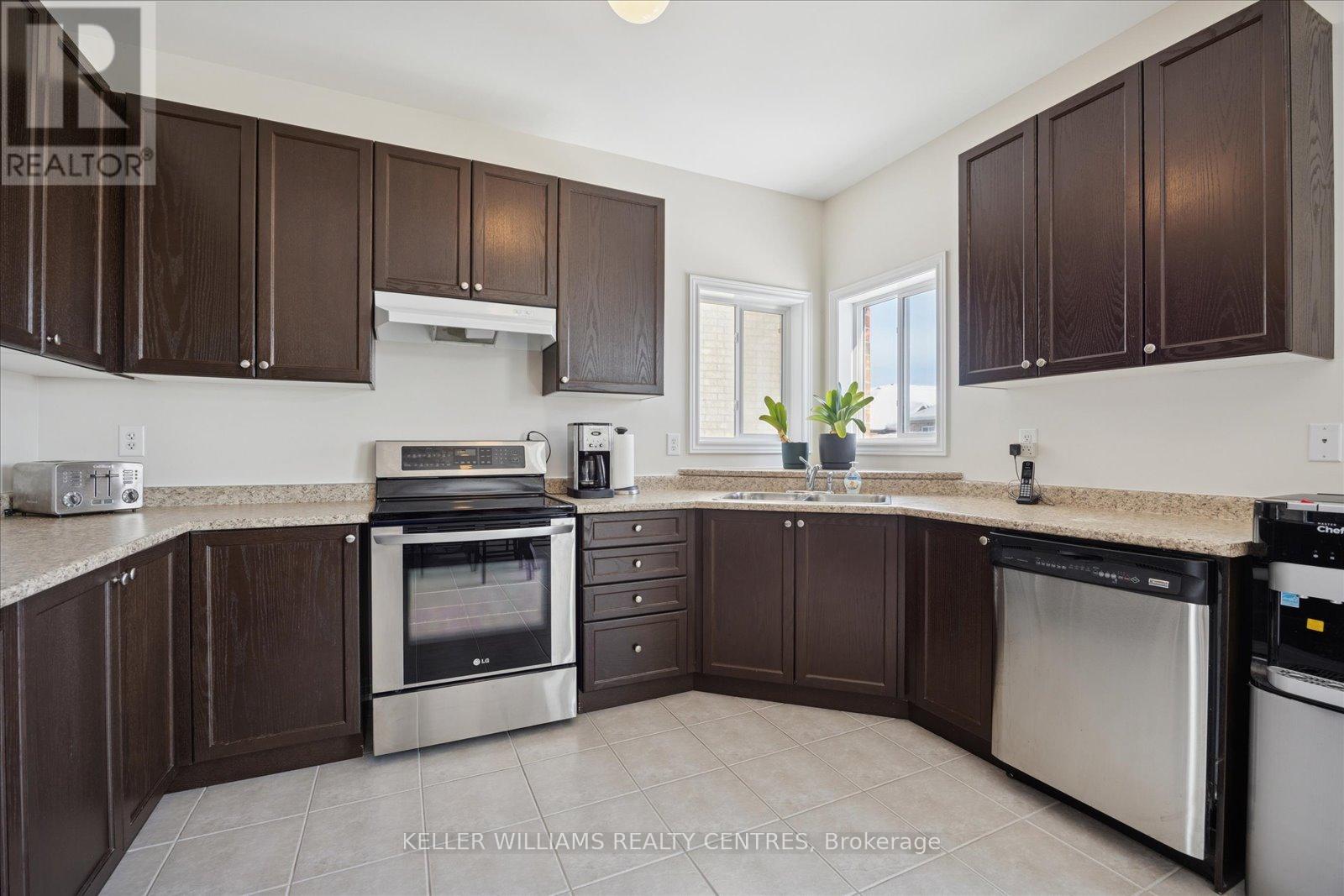 3 Bache Avenue, Georgina, Ontario  L4P 0C5 - Photo 13 - N12753156