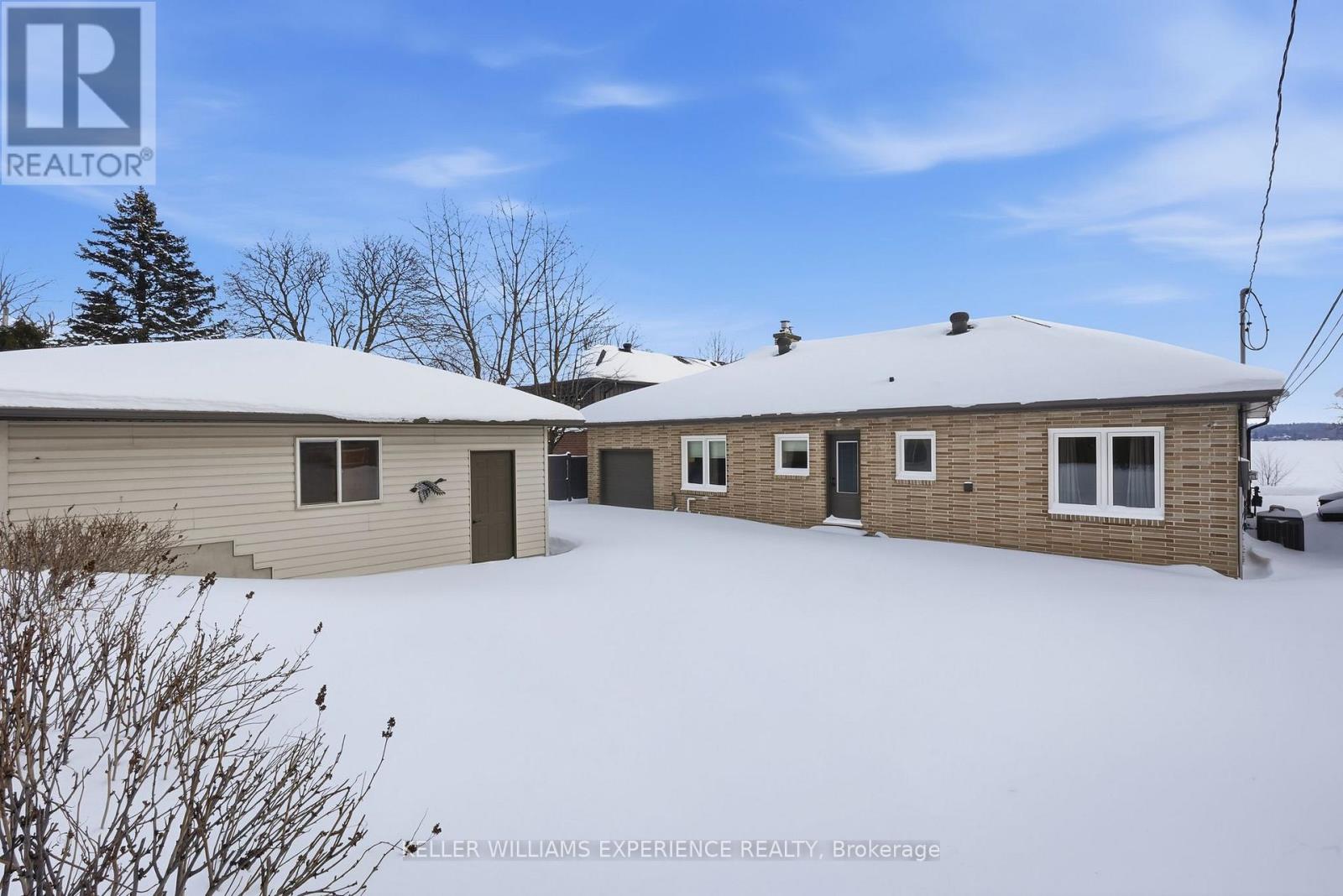 68 Kempenfelt Drive, Barrie, Ontario  L4M 1C1 - Photo 11 - S12753032