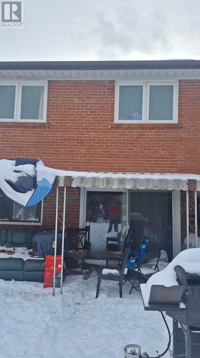 7053 Harwick Drive, Mississauga, Ontario  L4T 3A3 - Photo 4 - W12752046