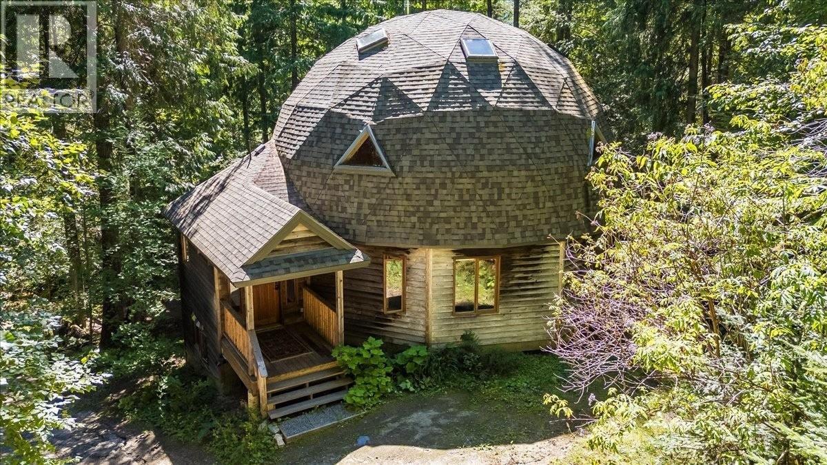 5631 LONGBEACH Road, Nelson, British Columbia