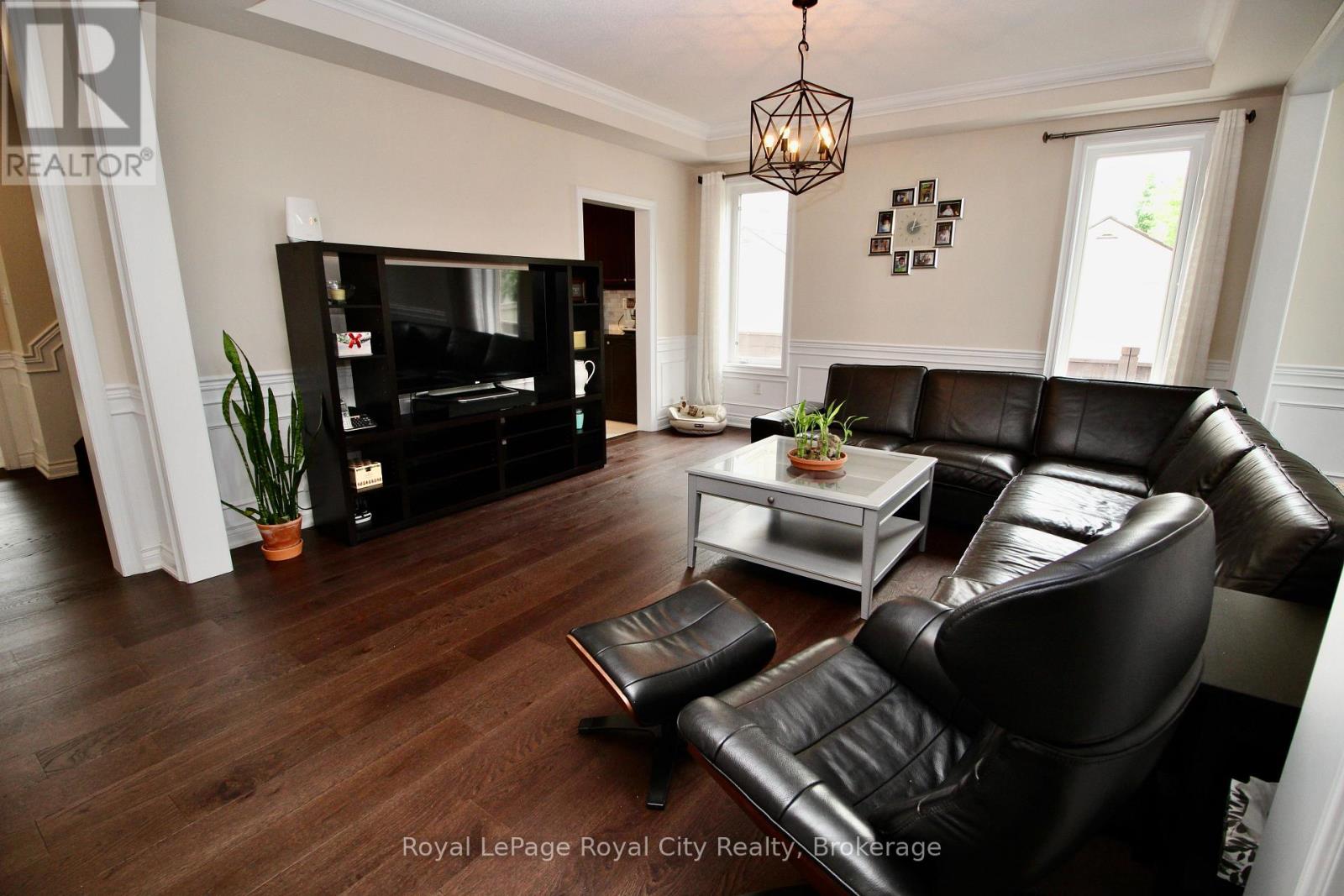 39 Dalmeny Drive, Brampton, Ontario  L6X 2Y4 - Photo 13 - W12753210