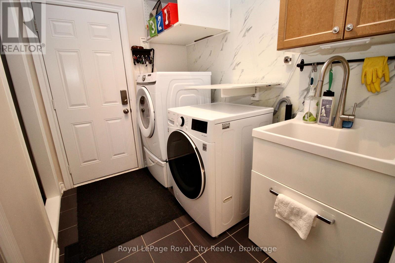 39 Dalmeny Drive, Brampton, Ontario  L6X 2Y4 - Photo 16 - W12753210