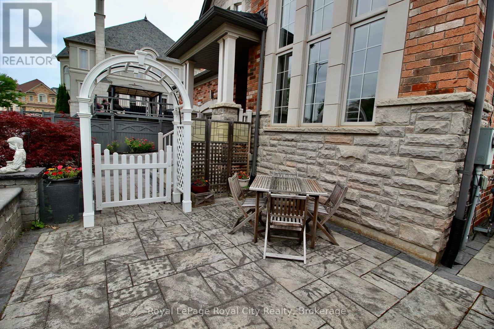 39 Dalmeny Drive, Brampton, Ontario  L6X 2Y4 - Photo 3 - W12753210