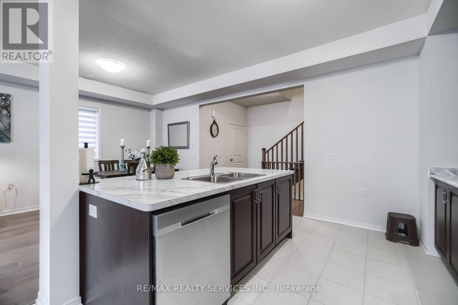 17 Lowes Hill Circle, Caledon, Ontario  L7C 4H5 - Photo 10 - W12752996