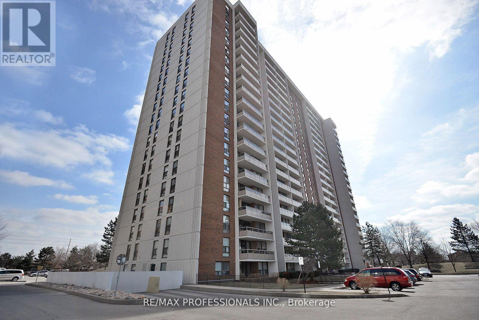 1109 - 4 Kings Cross Road, Brampton, Ontario  L6T 3X8 - Photo 2 - W12752998