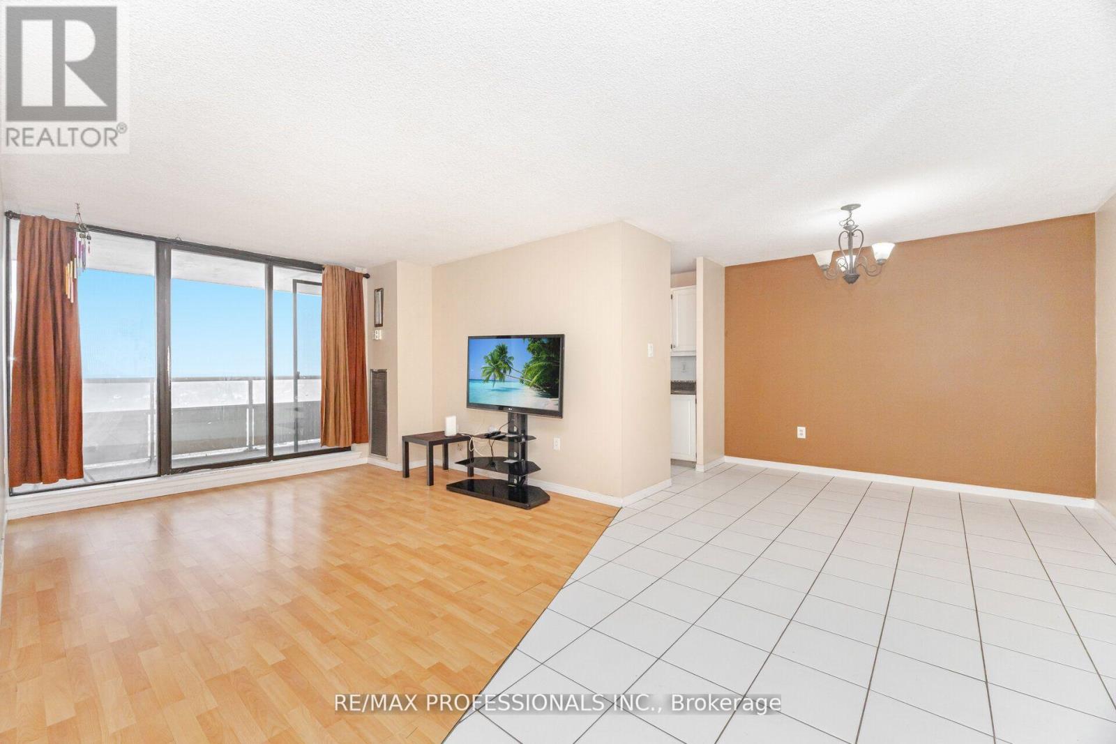 1109 - 4 Kings Cross Road, Brampton, Ontario  L6T 3X8 - Photo 8 - W12752998