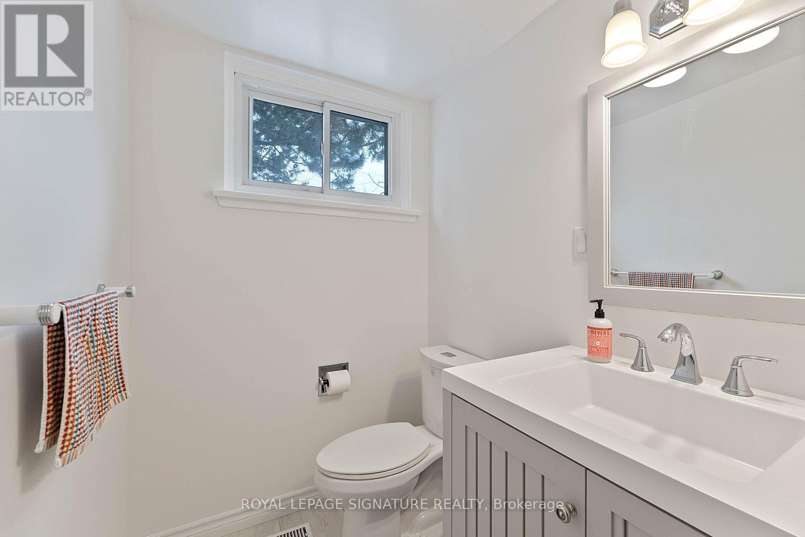 11 Golf View Drive, Brampton, Ontario  L6W 1A4 - Photo 17 - W12753016