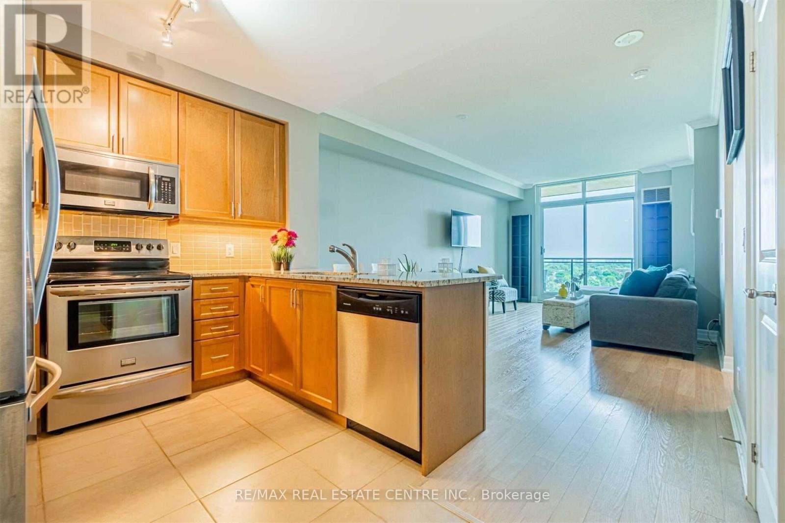 1203 - 100 John Street, Brampton, Ontario  L6W 0A8 - Photo 10 - W12753038