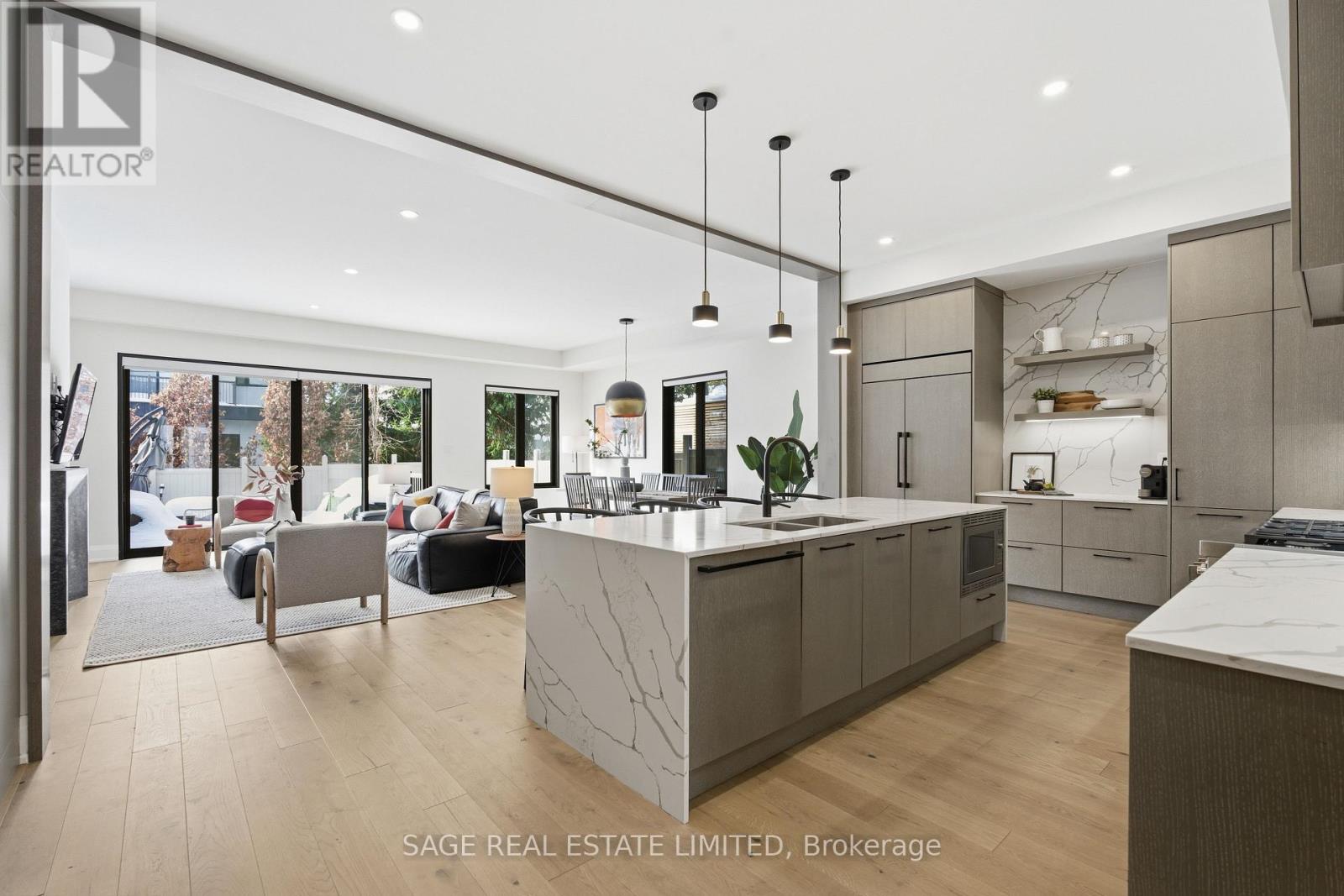 10 BRANT AVENUE, Mississauga, Ontario