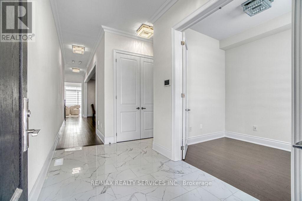 1252 Queens Plate Road, Oakville, Ontario  L6M 5M2 - Photo 2 - W12753134