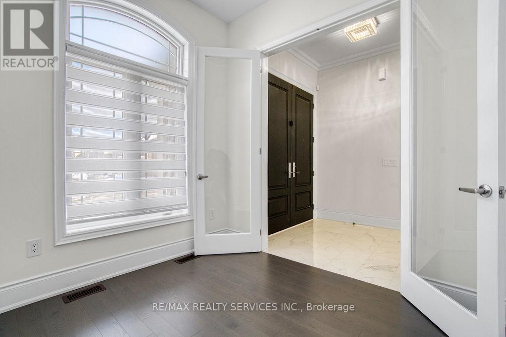 1252 Queens Plate Road, Oakville, Ontario  L6M 5M2 - Photo 5 - W12753134