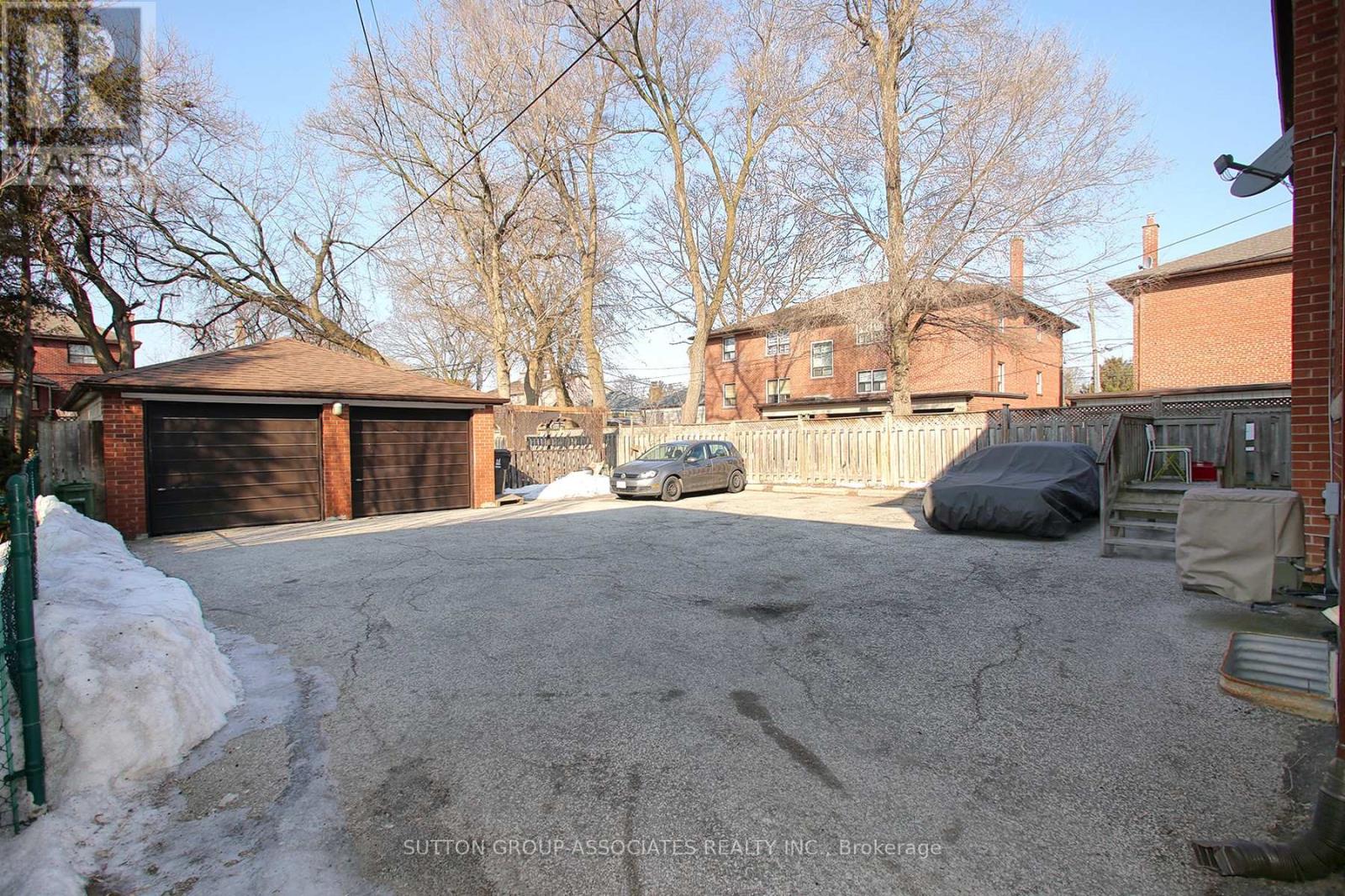 Unit D Lower - 134 Grand Avenue, Toronto, Ontario  M8Y 3Y3 - Photo 8 - W12753152