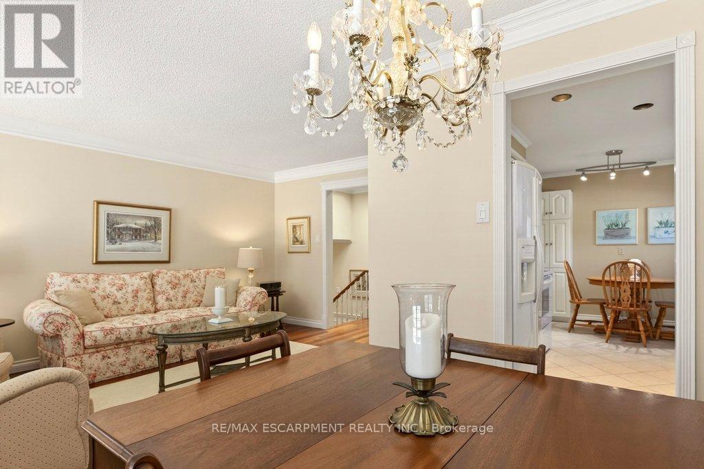 4017 Kingston Court, Burlington, Ontario  L7L 4Y4 - Photo 13 - W12753172