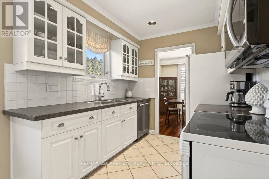 4017 Kingston Court, Burlington, Ontario  L7L 4Y4 - Photo 14 - W12753172