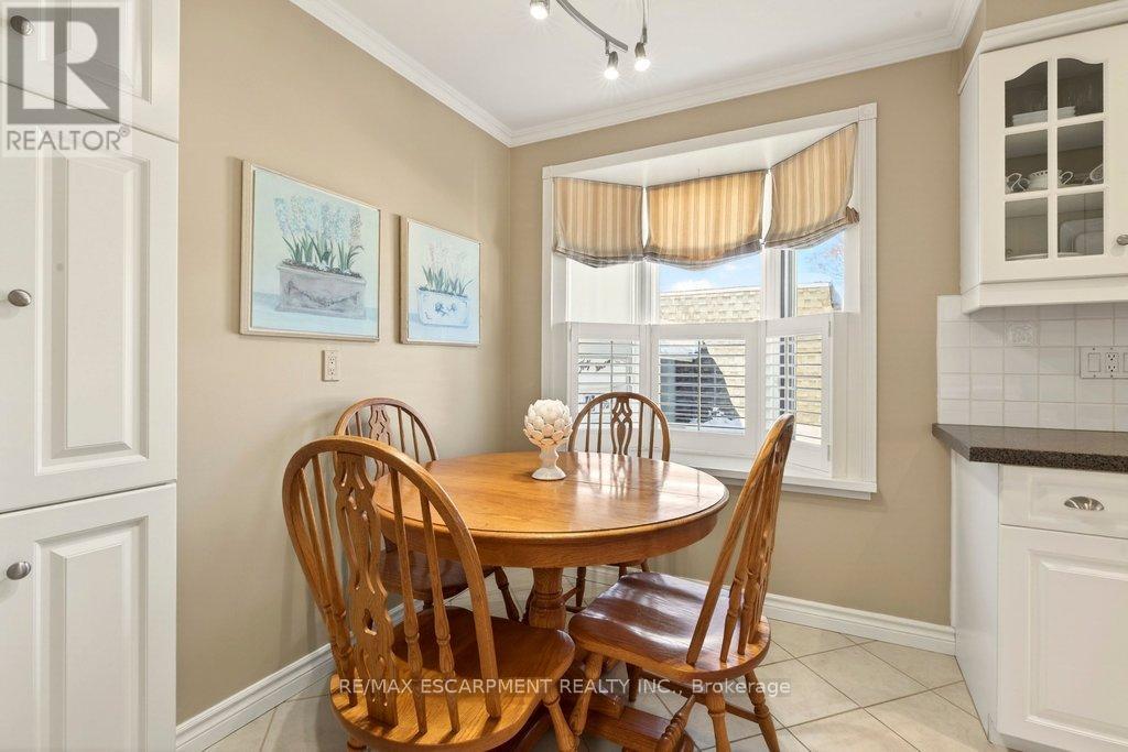 4017 Kingston Court, Burlington, Ontario  L7L 4Y4 - Photo 17 - W12753172