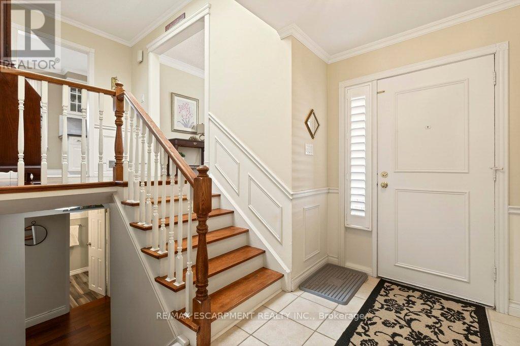 4017 Kingston Court, Burlington, Ontario  L7L 4Y4 - Photo 3 - W12753172